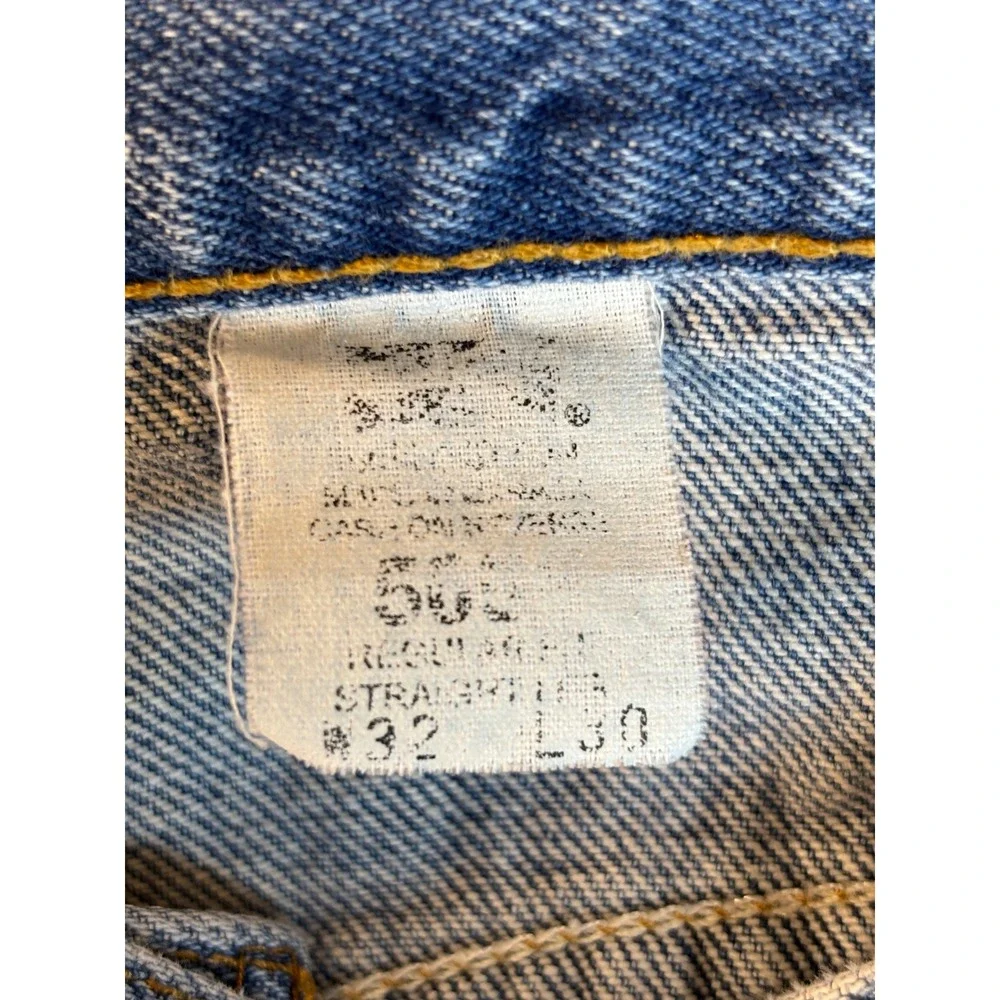 Levis mens actual